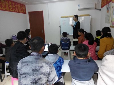 鹽城市腦立方教育咨詢 賦能成長，點亮未來